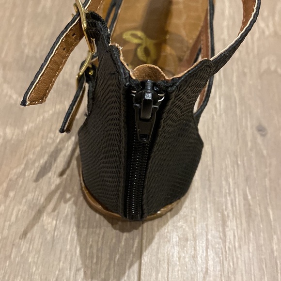 Black gladiator sandals - Picture 3 of 4